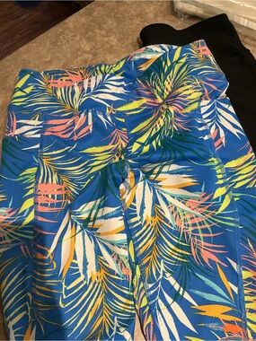 2 PAIR of LEGGINGS L.L. Bean & AVIA Blue Tropical Print Leggings & Black Capris